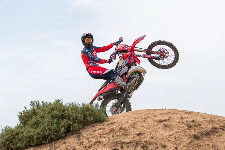 Rieju MR 300i Pro 2027 accion1