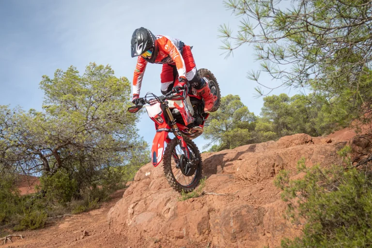 Rieju MR 300i Hard Enduro 2027 accion1