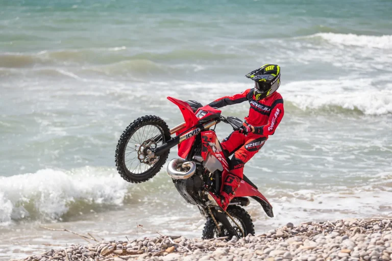 Rieju MR 300i Racing 2027 accion2