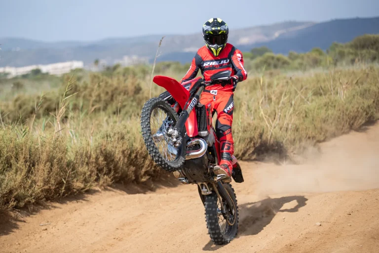 Rieju MR 300i Racing 2027 accion3