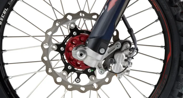 Rieju MR 300i Pro 2027 det-frenos-nissin