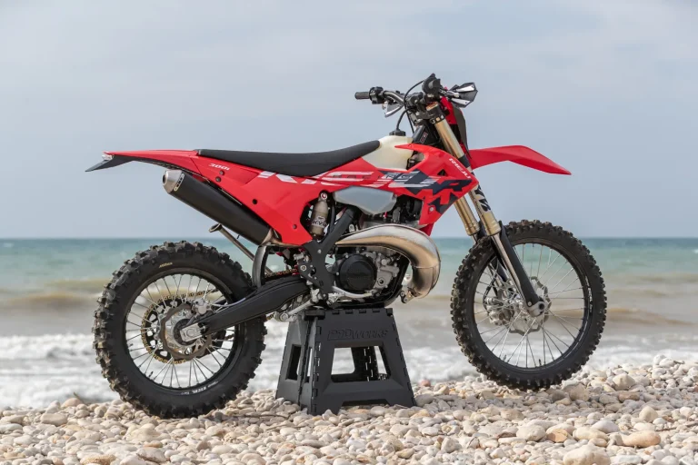 Rieju MR 300i Racing 2027 lateral-izquierdo