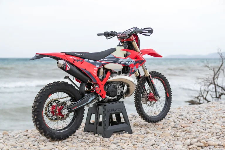 Rieju MR 300i Pro 2027 lateral-trasero