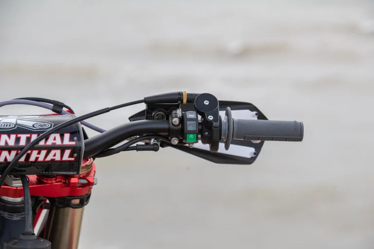 Rieju MR 300i Pro 2027 manillar-renthal