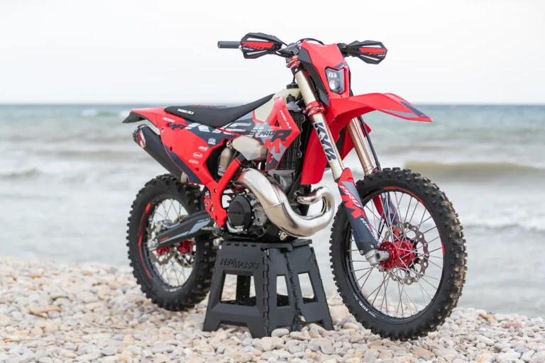 Rieju MR 300i Pro 2027 trasera