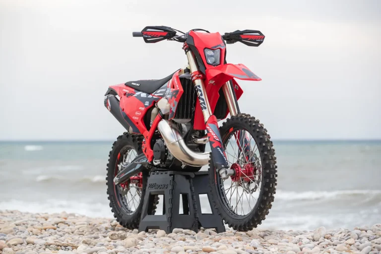 Rieju MR 300i Pro 2027 tres-cuartos